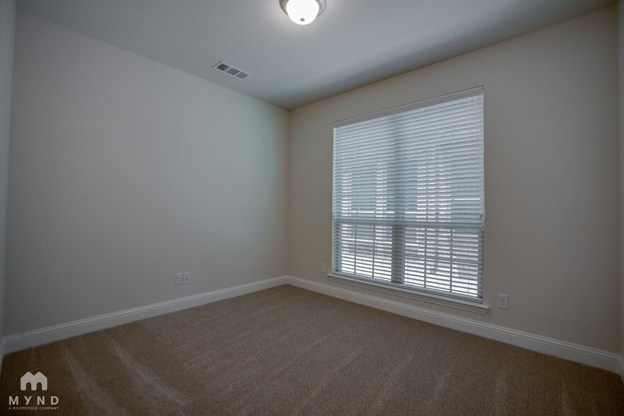 Building Photo - 116 Knight of Realm Blvd