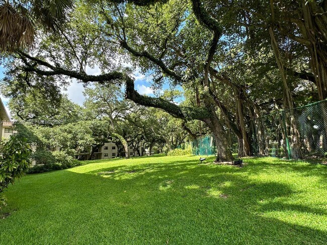 Building Photo - 601 Ives Dairy Rd