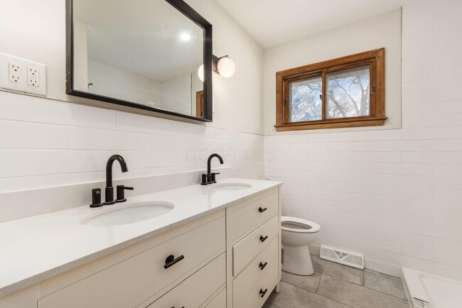 Building Photo - 4232 Eastlea Dr