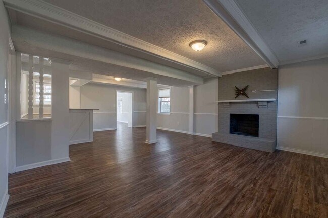 Building Photo - 123 Temple Cir