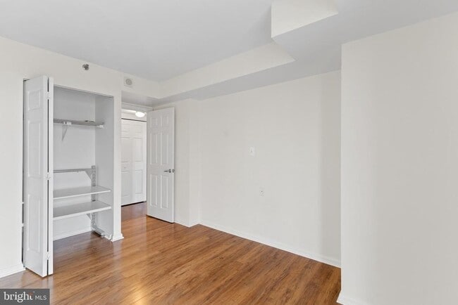 Building Photo - 10101 Grosvenor Pl