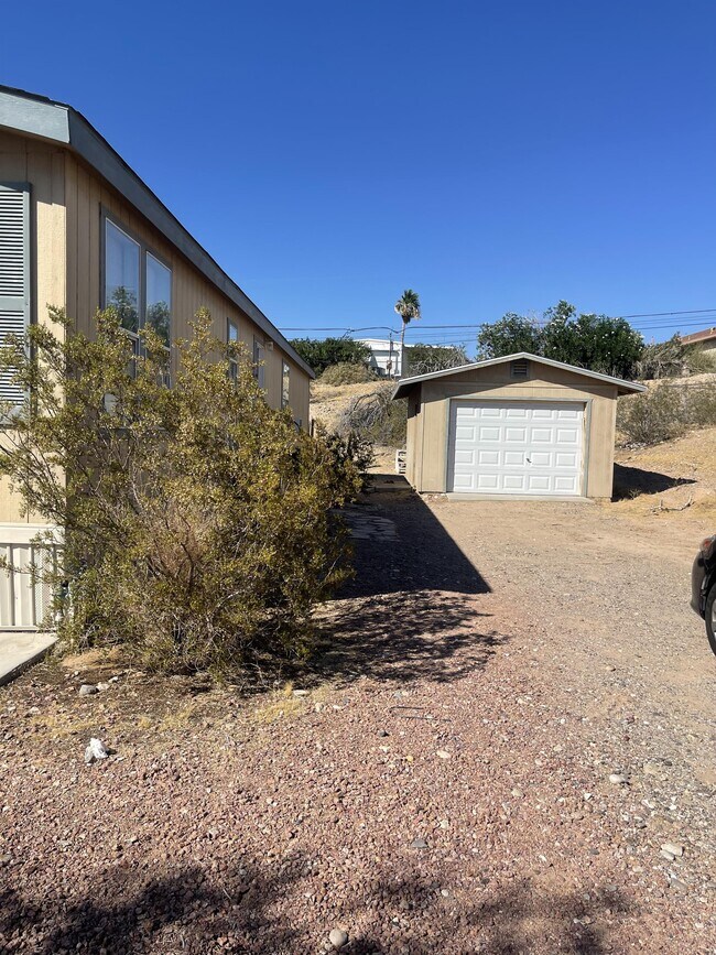 Building Photo - 1632 Sierra Vista Dr