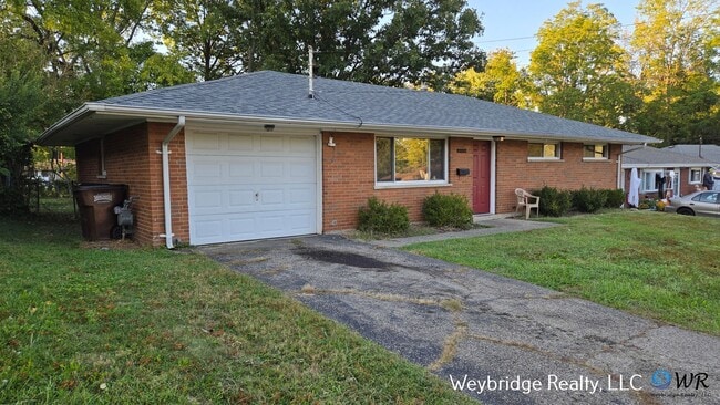 Building Photo - Beautiful 3 Bedroom 2 Full Bath Home Locat...