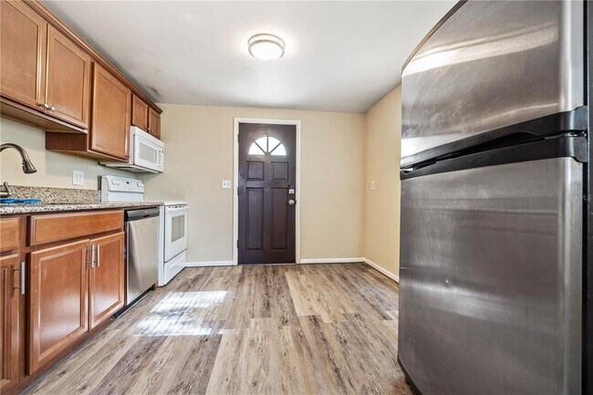 Building Photo - 3631 Anderson Ave