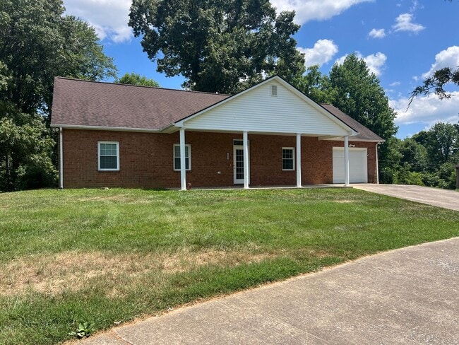 Building Photo - Stunning One Level Home located in central Johnson City!  