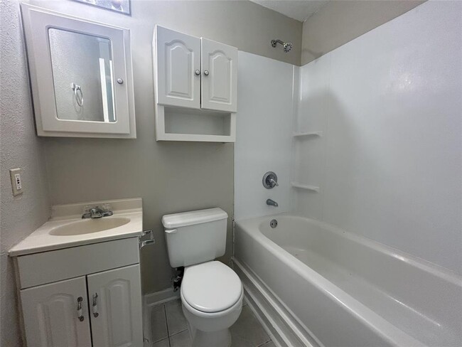 Building Photo - 711 Stonewall Dr