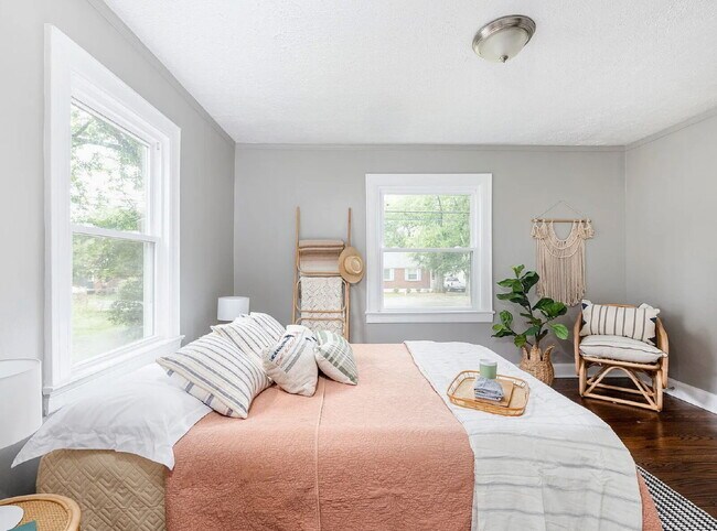 Building Photo - Vintage Charm, Modern Comfort & a Fully Fenced Backyard in Madison
