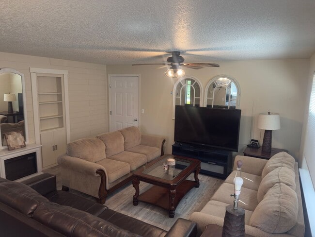 Building Photo - 2327 Sam Parrett Dr