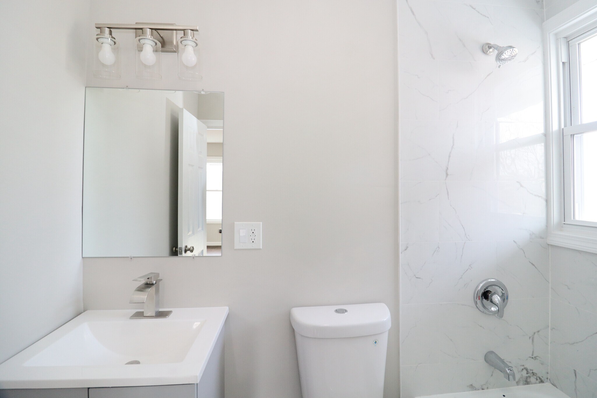 main full bath - 356 Beechmont Ave