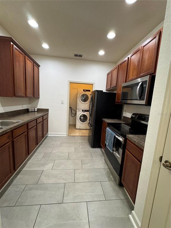 Building Photo - 3000 Laurel Park Ln