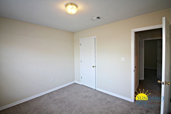 Building Photo - Great 3 Bedroom Home in Mary Esther!