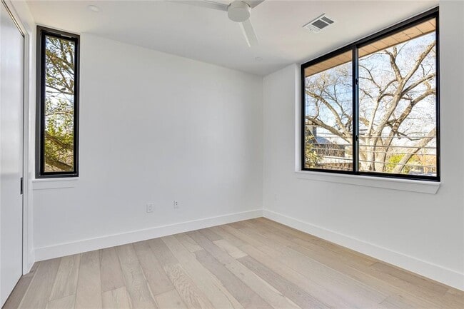 Building Photo - 1804 Sylvan Dr