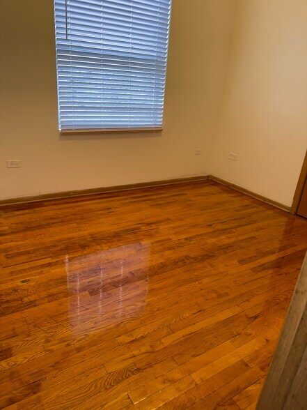 Building Photo - 1325 S Karlov Ave