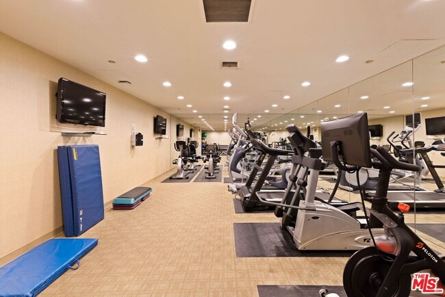 Building Photo - 300 N Swall Dr
