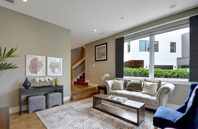 Building Photo - 2111 Melridge Pl