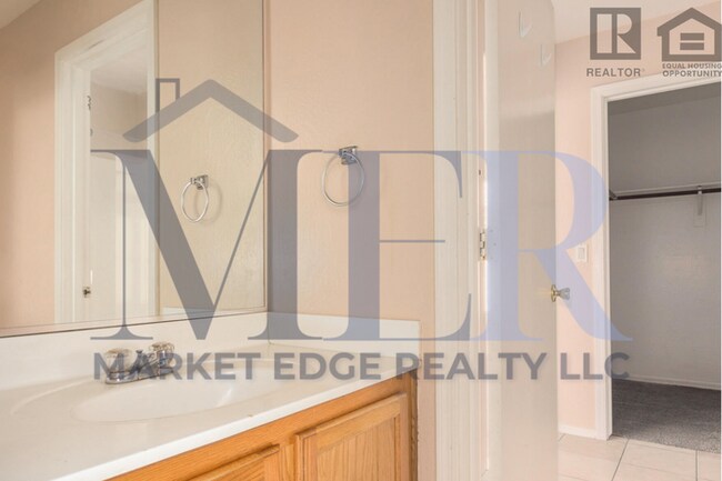 Building Photo - 4Bed/2Bath Home in El Mirage! $199 MOVE-IN...