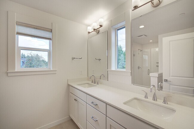 Building Photo - 2bd/1.75ba Kirkland House