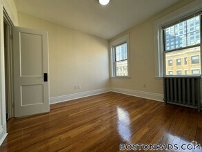 Building Photo - 25 Park Dr