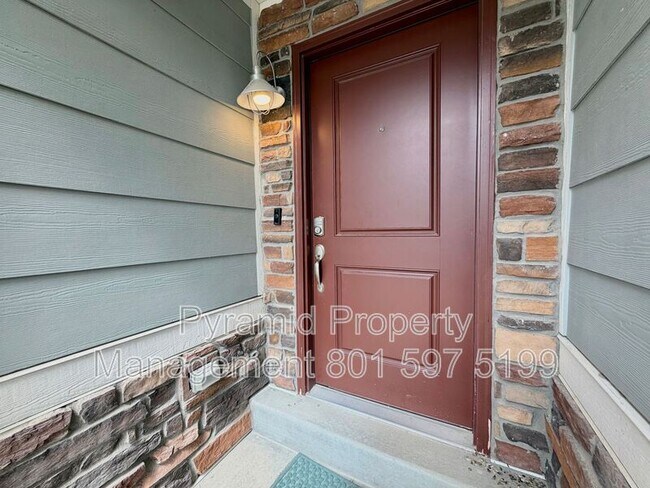 Building Photo - 15122 Gallant Dr