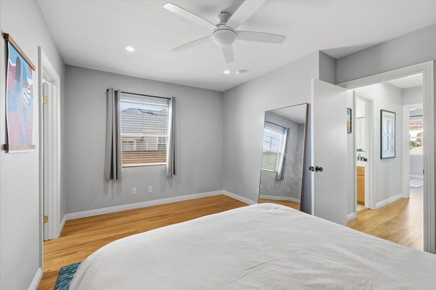 Building Photo - 4312 W 59th St