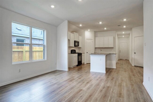 Building Photo - 108 Montego St