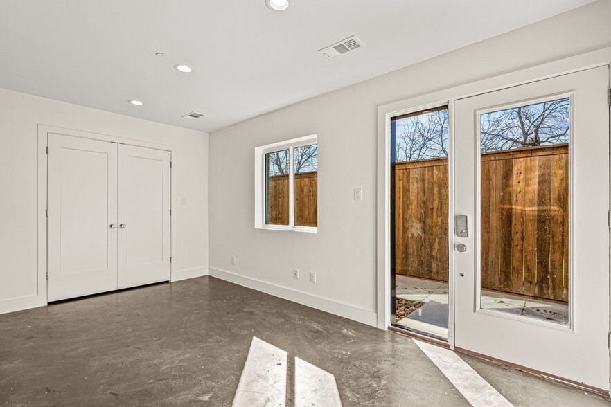 Building Photo - 2206 Arroyo Ave