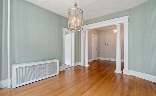 Building Photo - Gorgeous 3 bedroom unit in Brookline!