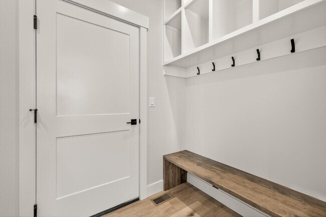 Building Photo - K551LI