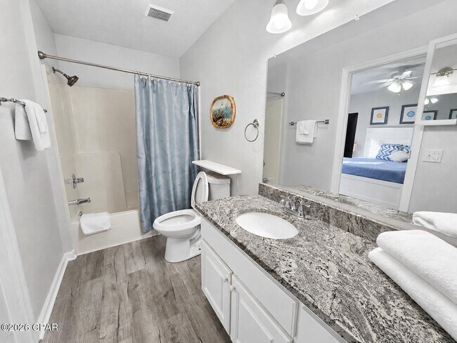 Building Photo - 5726 Beach Dr
