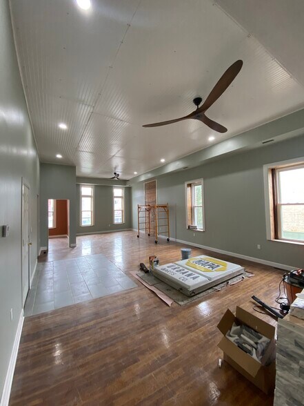 Building Photo - 126 S Springfield St