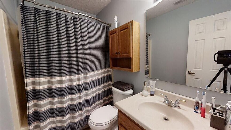 Building Photo - 1527 Country Pointe Dr