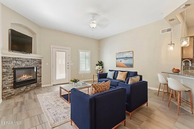 Building Photo - 14832 Sunny Land Ave