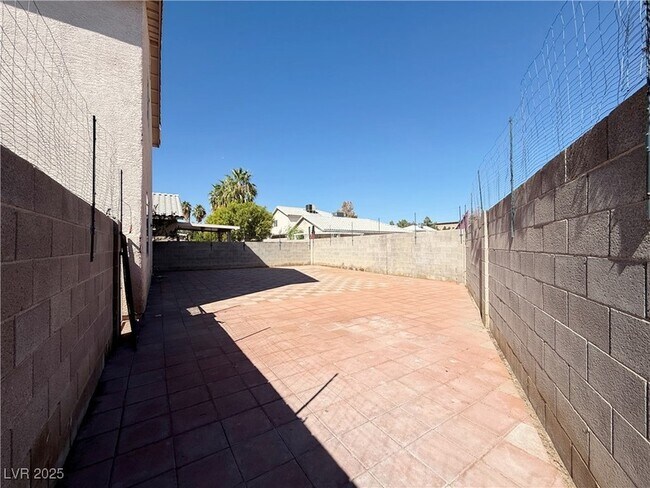 Building Photo - 5968 Hickory Nut Ave