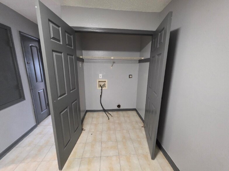 Building Photo - 7813 Star St