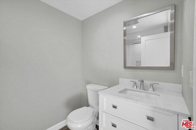 Building Photo - 842 11th St