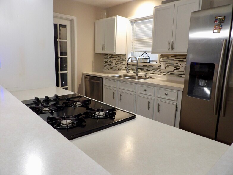 Building Photo - 13711 Oleoke Ln
