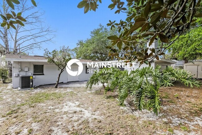 Building Photo - 3 Bedroom Pet-Friendly Home in Mount Dora, FL with Main Street Renewal