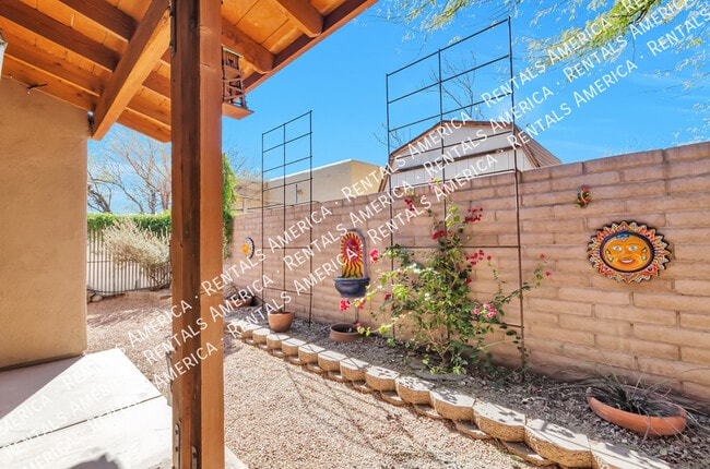 Building Photo - 1711 N Baxter Dr