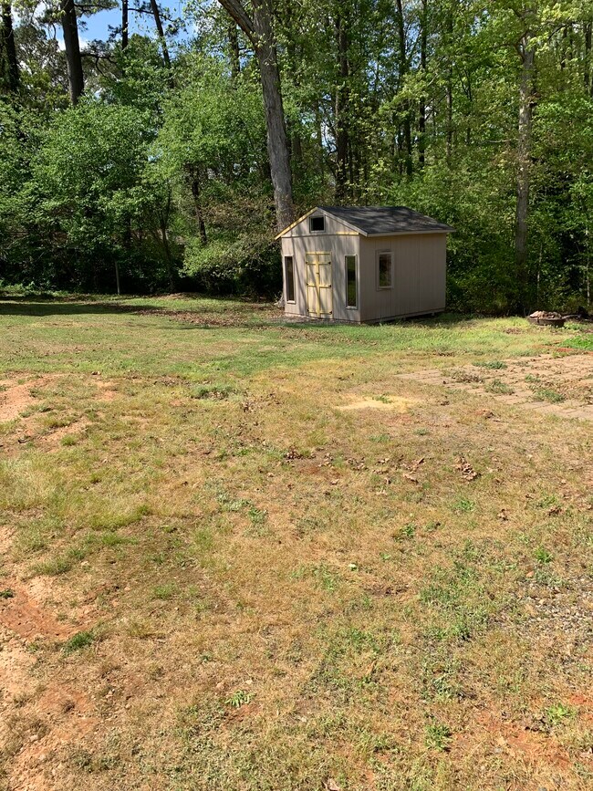 Building Photo - 207 McLeod Dr