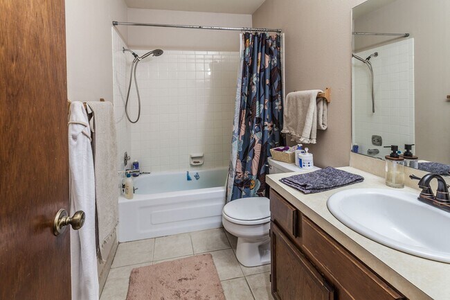 Building Photo - 3 Bedroom 2.5 Bath in Parkwood, Fort Collins