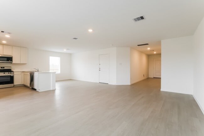 Building Photo - 303 Bush Mdw Ln