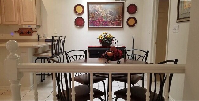 Building Photo - Furnished Quaint, Quiet Location, Centrally Located, 2 Bed 2.5 Bath