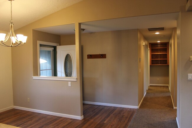 Building Photo - Three Bedroom less than one mile from the ...