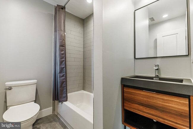 Building Photo - 1331 S Dover St