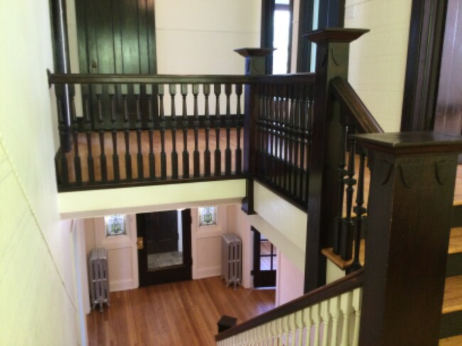 Building Photo - 117 W Wright St