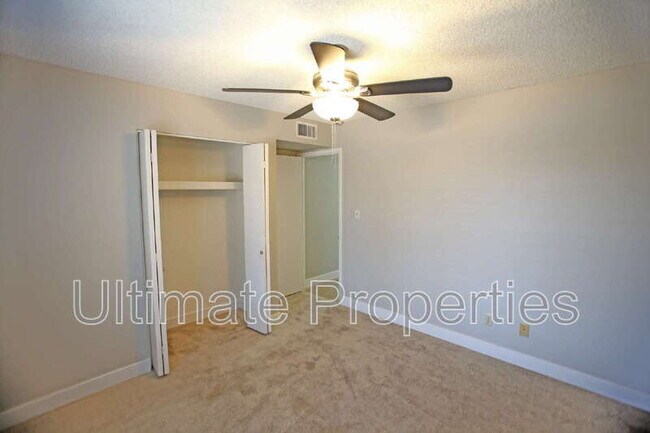 Building Photo - 10825 N 45th Ln