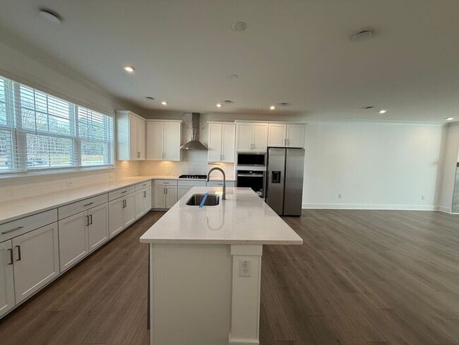 Building Photo - 3BR/3.5BA 3-Story Townhome w/ Quartz + W/D in Decatur