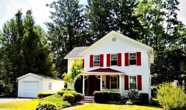 Primary Photo - 74 Fraleigh St