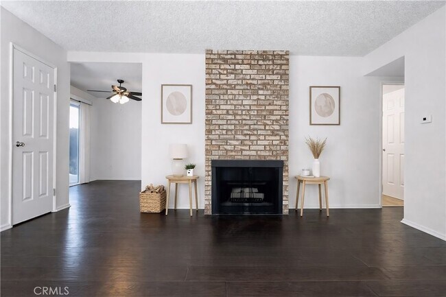Building Photo - 679 W 18th St