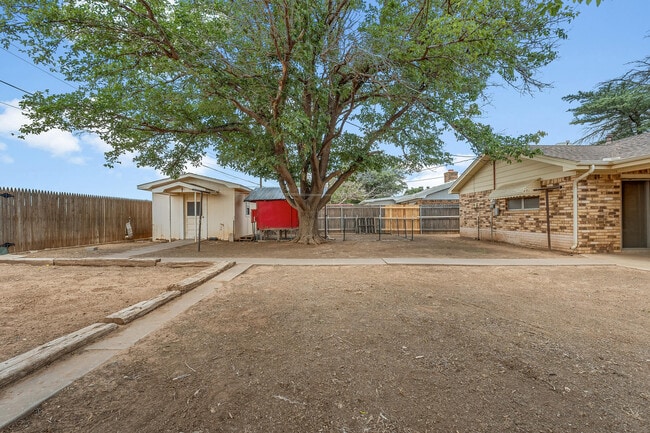 Building Photo - 225 N Terry Dr